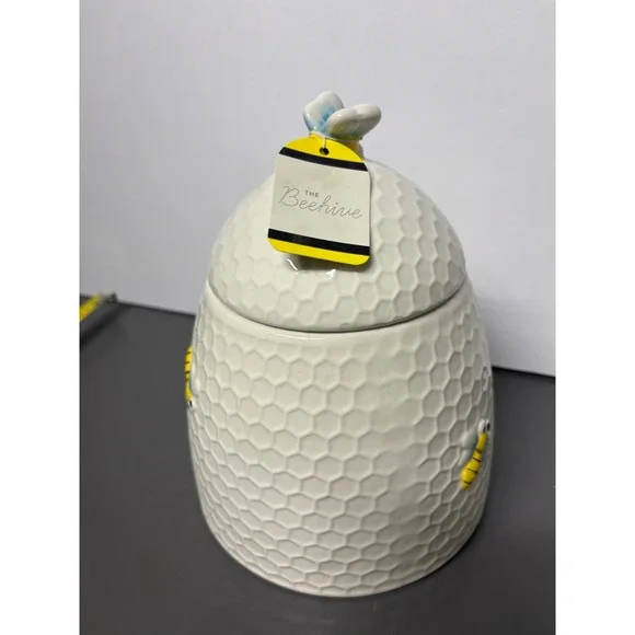 The Beehive Ceramic Cookie Jar Honeycomb Bumblebee Canister 42oz Cream NEW - Picture 3 of 10